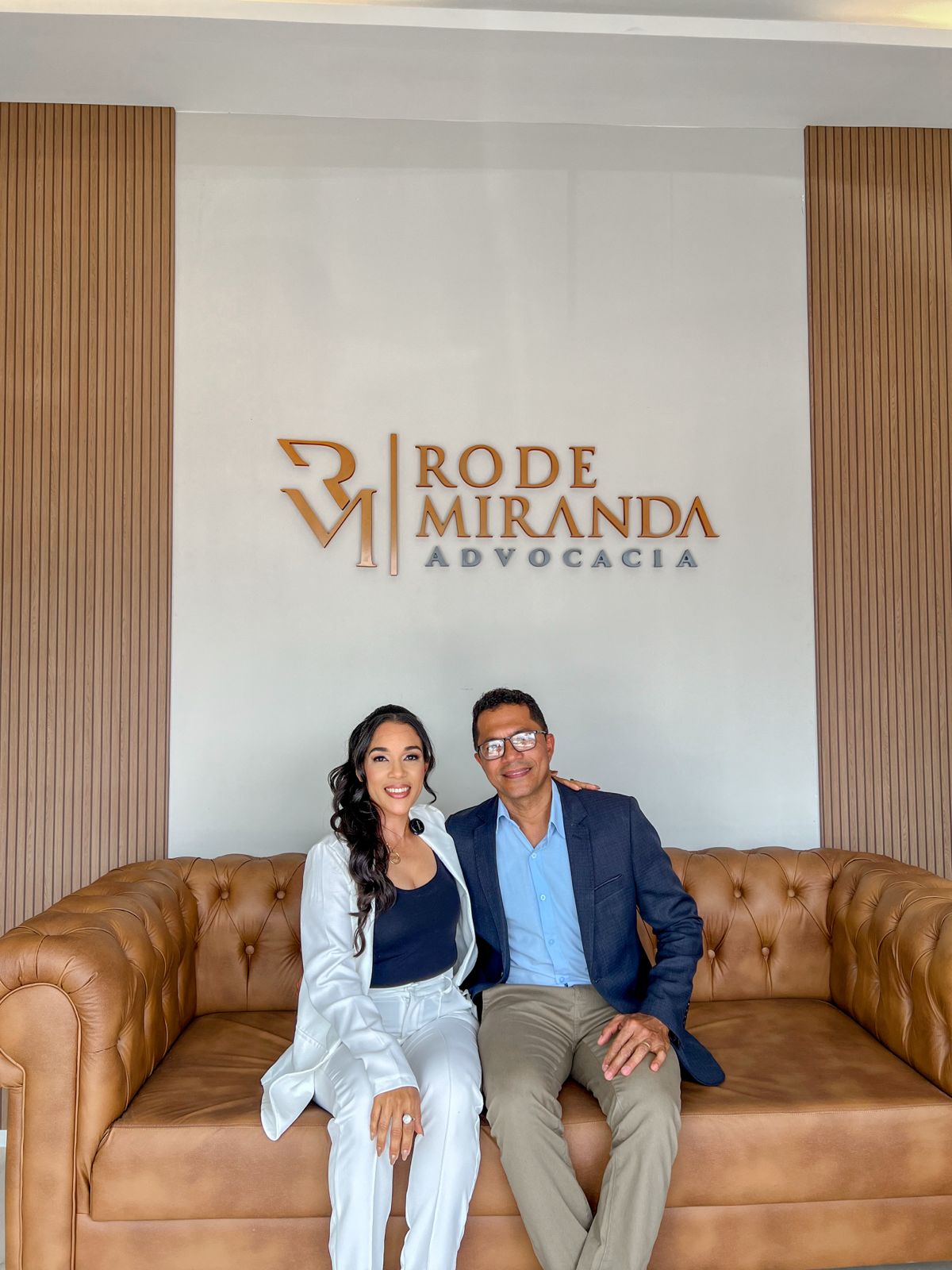 Dra. Rode de Oliveira Miranda e sócio